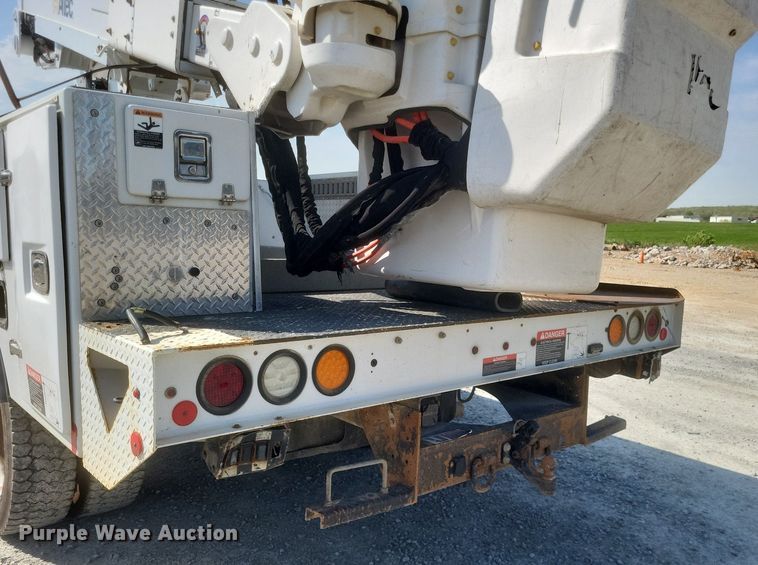 image for item EJ7916 2016 Dodge Ram 5500HD  bucket truck