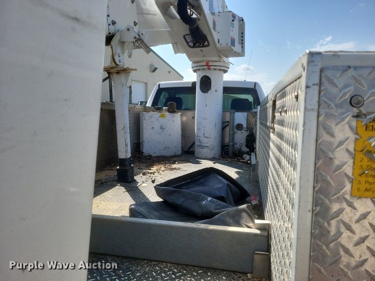 image for item EJ7916 2016 Dodge Ram 5500HD  bucket truck