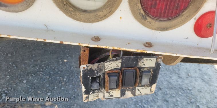 image for item EJ7916 2016 Dodge Ram 5500HD  bucket truck