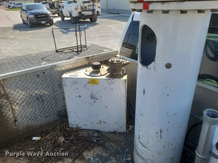 image for item EJ7916 2016 Dodge Ram 5500HD  bucket truck