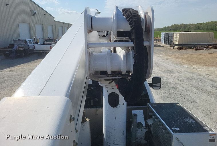 image for item EJ7916 2016 Dodge Ram 5500HD  bucket truck