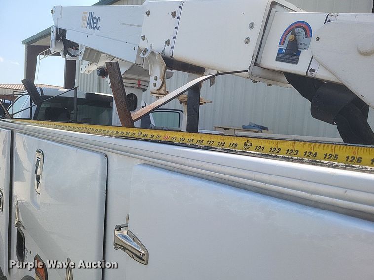 image for item EJ7916 2016 Dodge Ram 5500HD  bucket truck