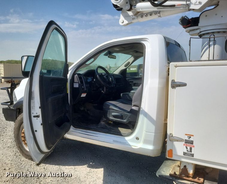 image for item EJ7916 2016 Dodge Ram 5500HD  bucket truck