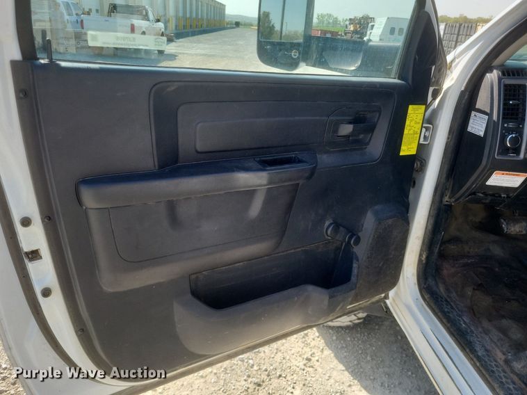 image for item EJ7916 2016 Dodge Ram 5500HD  bucket truck