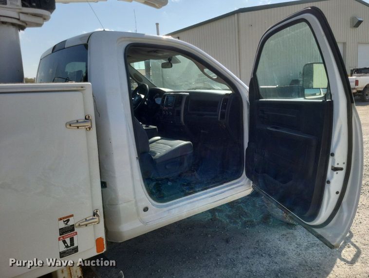 image for item EJ7916 2016 Dodge Ram 5500HD  bucket truck