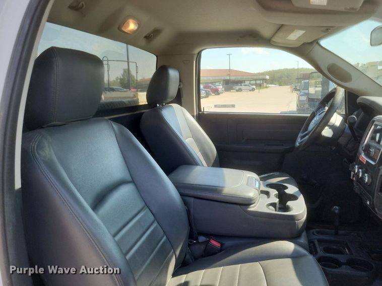 image for item EJ7916 2016 Dodge Ram 5500HD  bucket truck