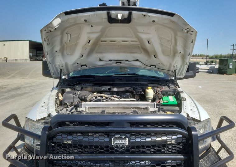 image for item EJ7916 2016 Dodge Ram 5500HD  bucket truck