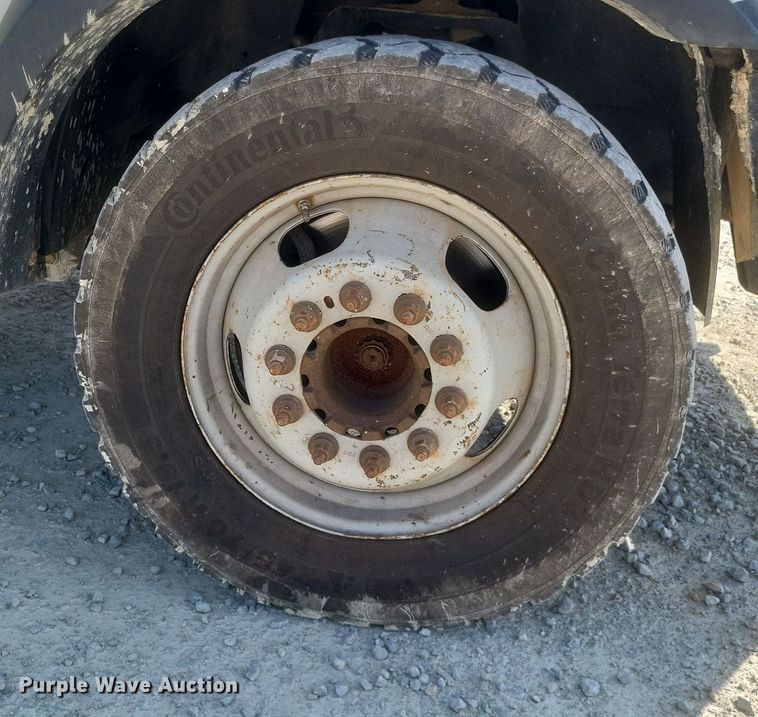 image for item EJ7916 2016 Dodge Ram 5500HD  bucket truck