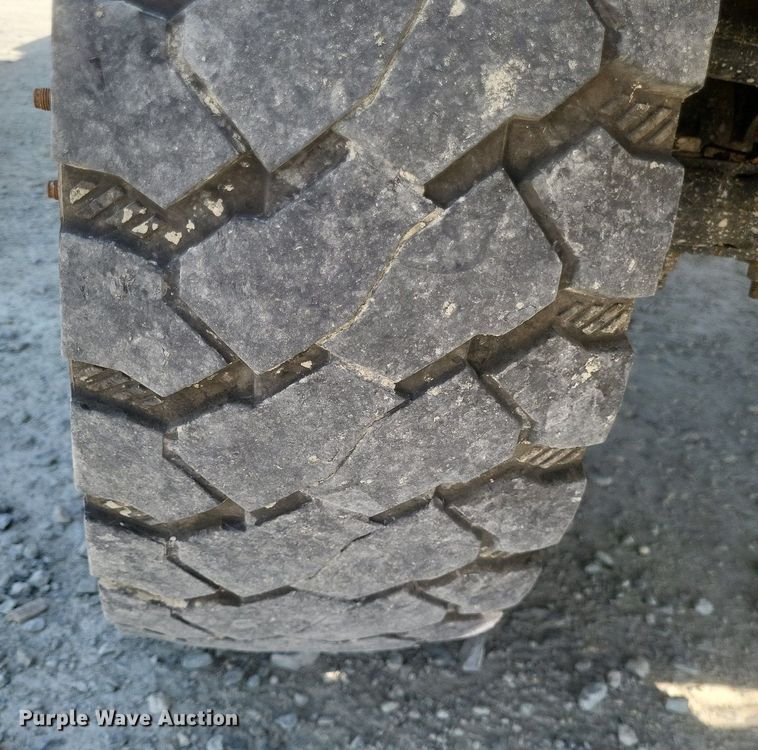 image for item EJ7916 2016 Dodge Ram 5500HD  bucket truck