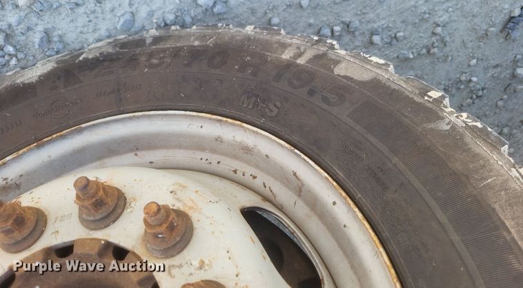 image for item EJ7916 2016 Dodge Ram 5500HD  bucket truck