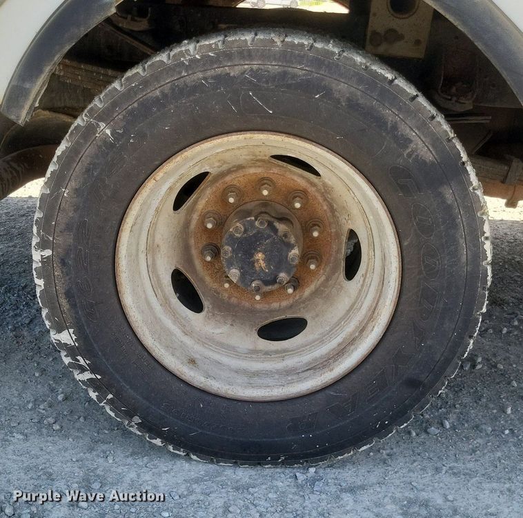 image for item EJ7916 2016 Dodge Ram 5500HD  bucket truck