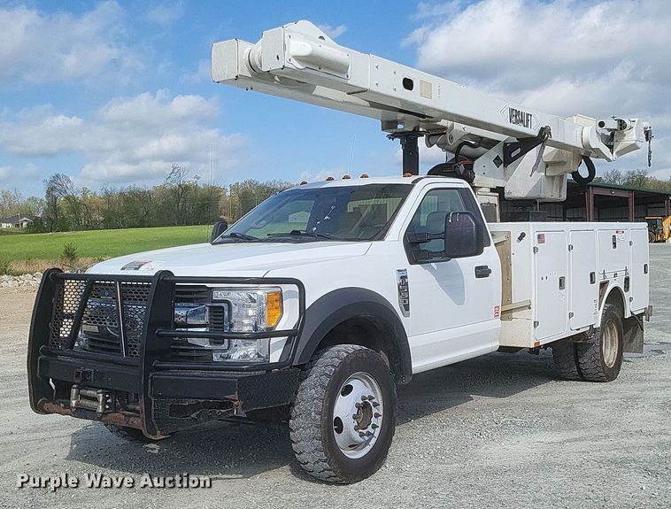image for item EJ7918 2017 Ford F550 Super Duty XL bucket truck