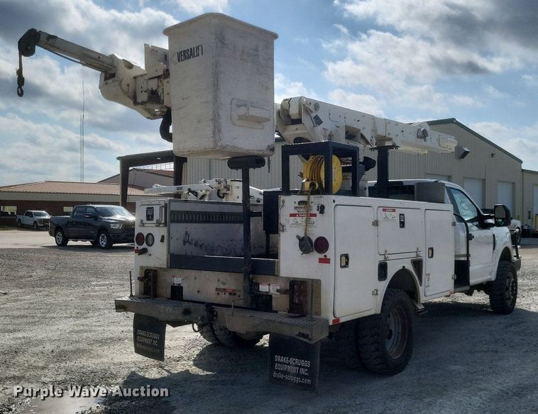 image for item EJ7918 2017 Ford F550 Super Duty XL bucket truck