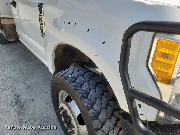 image for item EJ7918 2017 Ford F550 Super Duty XL bucket truck
