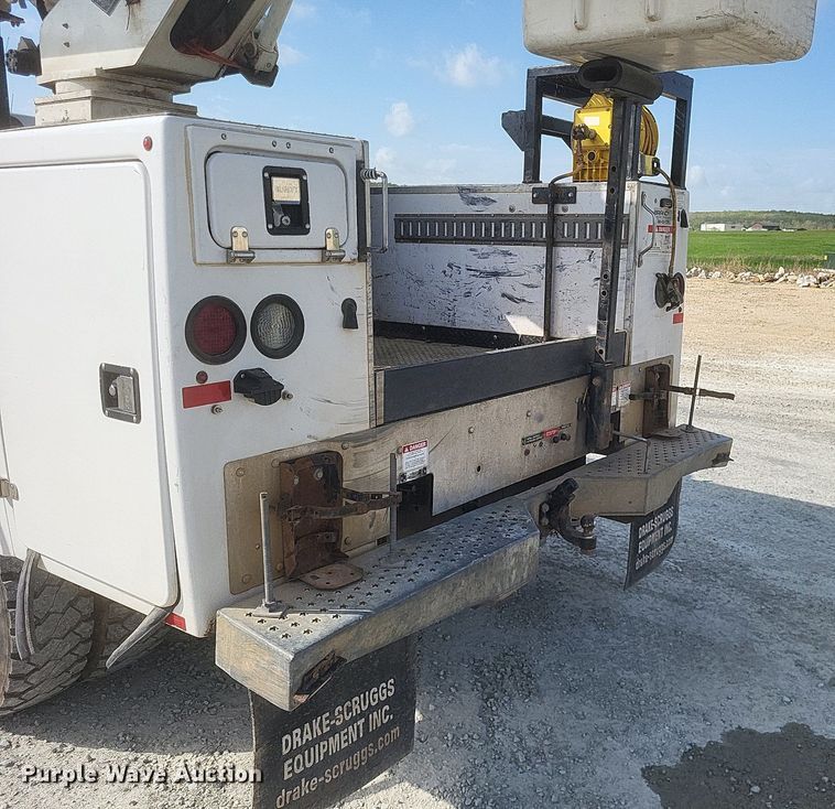 image for item EJ7918 2017 Ford F550 Super Duty XL bucket truck