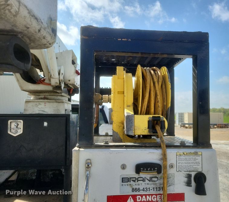 image for item EJ7918 2017 Ford F550 Super Duty XL bucket truck