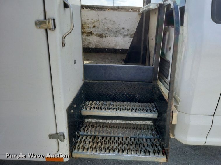 image for item EJ7918 2017 Ford F550 Super Duty XL bucket truck