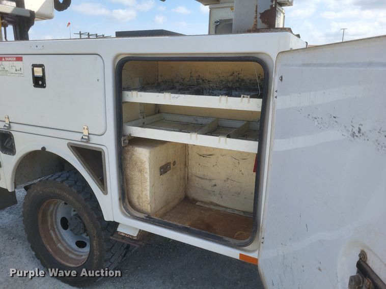 image for item EJ7918 2017 Ford F550 Super Duty XL bucket truck