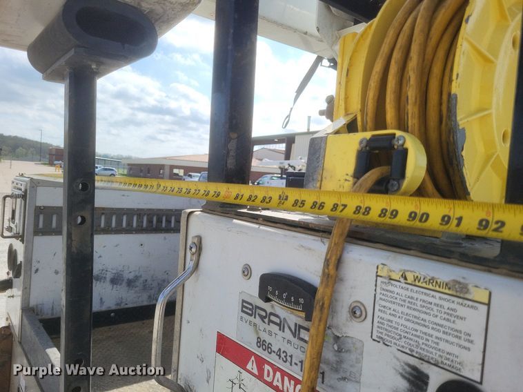 image for item EJ7918 2017 Ford F550 Super Duty XL bucket truck