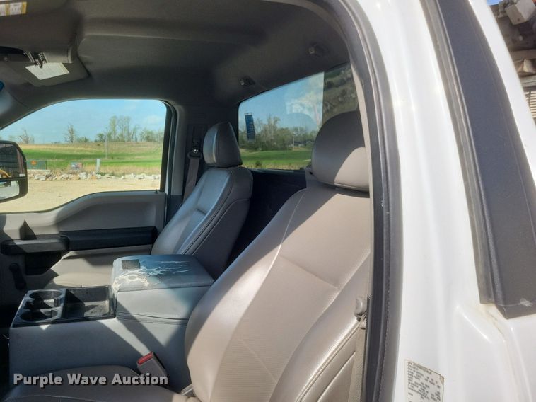 image for item EJ7918 2017 Ford F550 Super Duty XL bucket truck