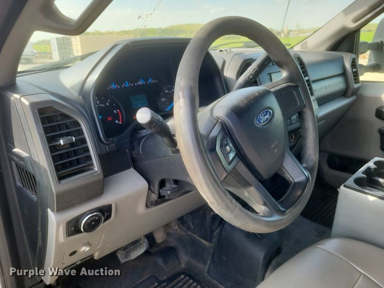 image for item EJ7918 2017 Ford F550 Super Duty XL bucket truck