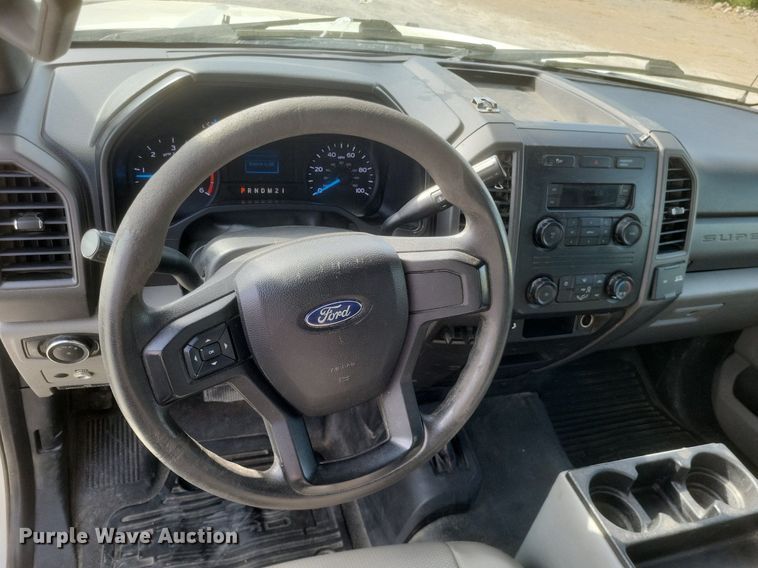 image for item EJ7918 2017 Ford F550 Super Duty XL bucket truck