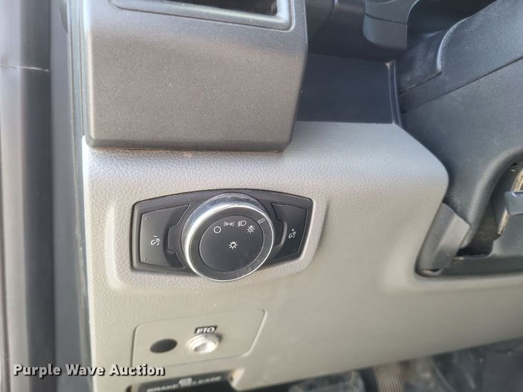 image for item EJ7918 2017 Ford F550 Super Duty XL bucket truck