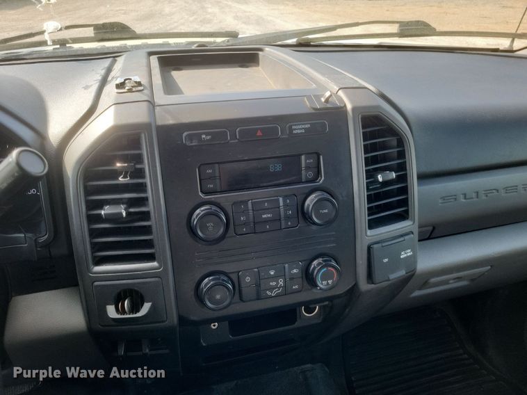 image for item EJ7918 2017 Ford F550 Super Duty XL bucket truck