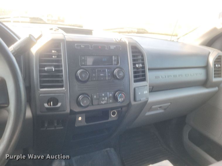 image for item EJ7918 2017 Ford F550 Super Duty XL bucket truck