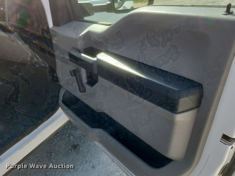 image for item EJ7918 2017 Ford F550 Super Duty XL bucket truck