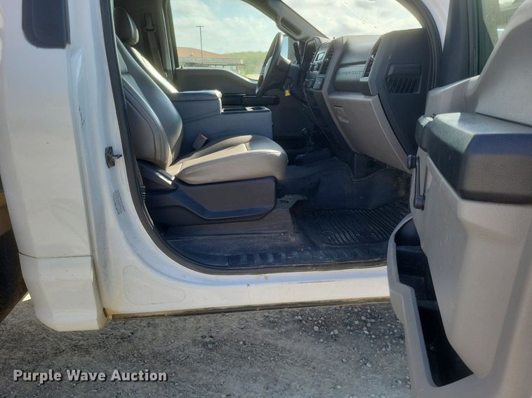 image for item EJ7918 2017 Ford F550 Super Duty XL bucket truck