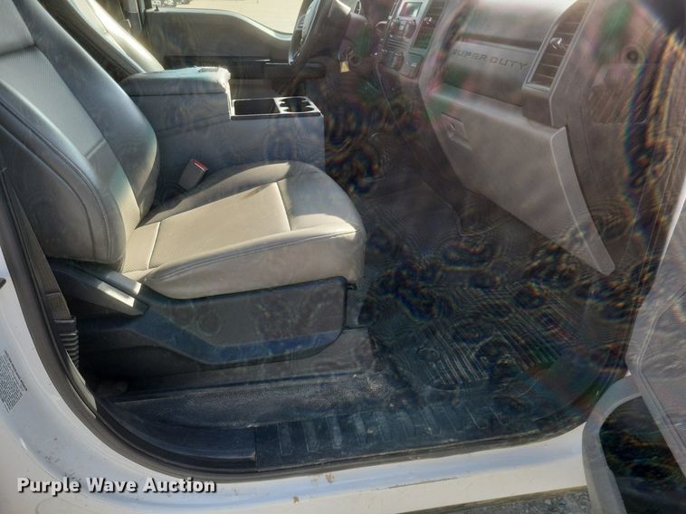 image for item EJ7918 2017 Ford F550 Super Duty XL bucket truck