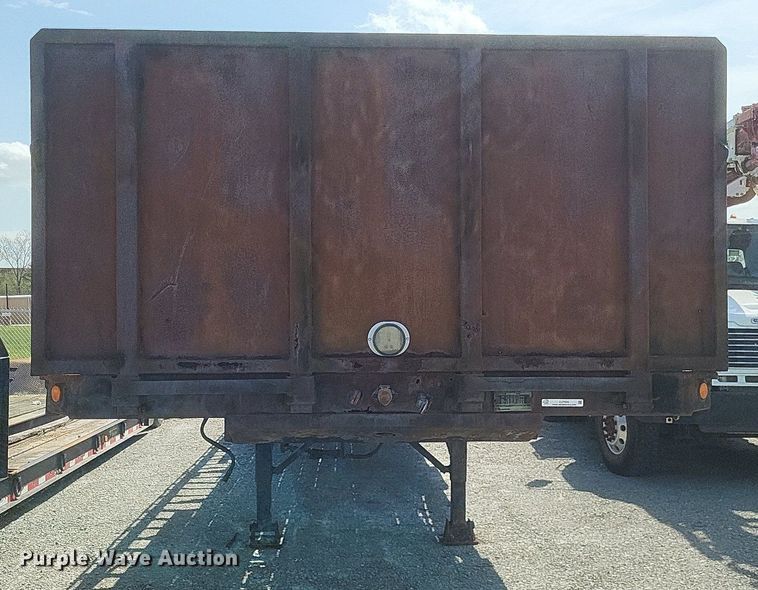 image for item EJ7920 1985 Utility Trailer flatbed trailer