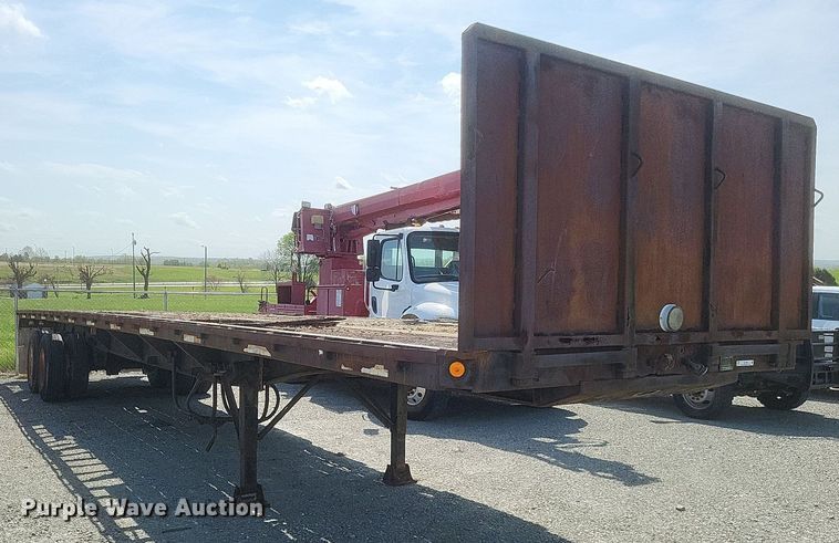 image for item EJ7920 1985 Utility Trailer flatbed trailer