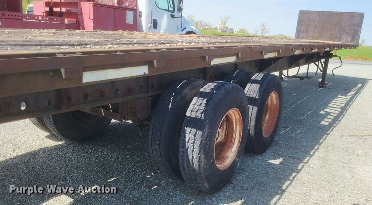 image for item EJ7920 1985 Utility Trailer flatbed trailer