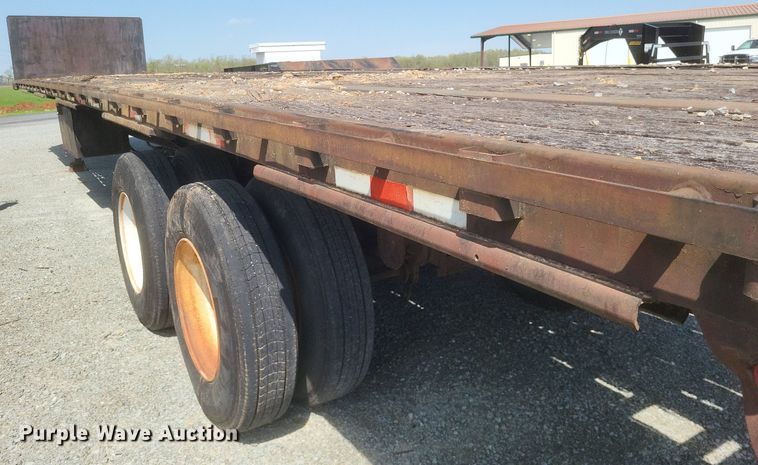 image for item EJ7920 1985 Utility Trailer flatbed trailer
