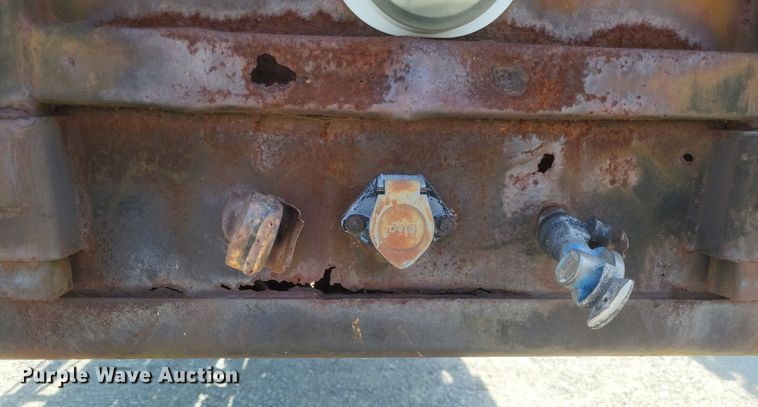 image for item EJ7920 1985 Utility Trailer flatbed trailer