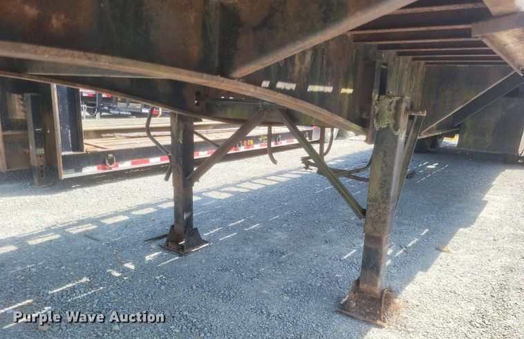 image for item EJ7920 1985 Utility Trailer flatbed trailer