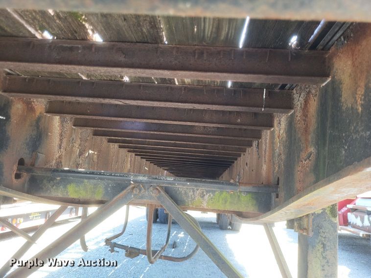 image for item EJ7920 1985 Utility Trailer flatbed trailer