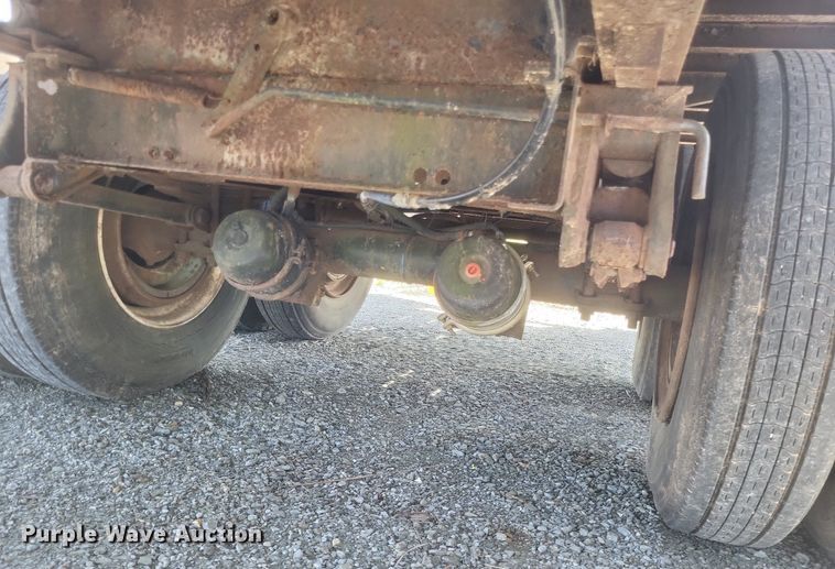 image for item EJ7920 1985 Utility Trailer flatbed trailer