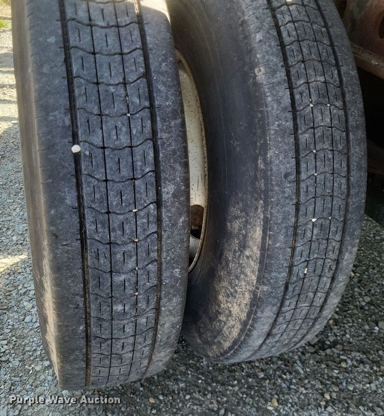 image for item EJ7920 1985 Utility Trailer flatbed trailer