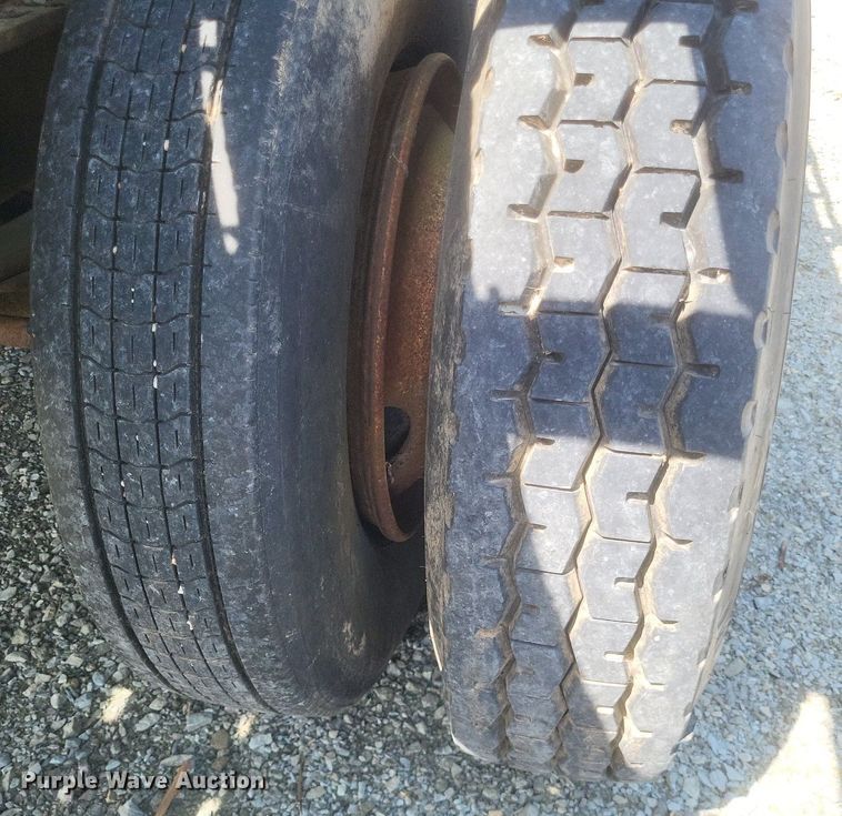 image for item EJ7920 1985 Utility Trailer flatbed trailer