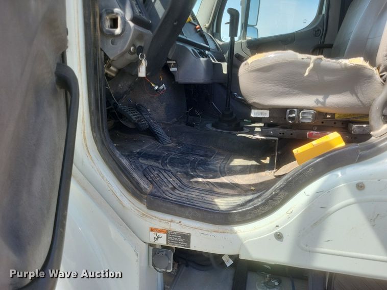 image for item EJ7921 2012 Freightliner Business Class M2 digger derrick truck