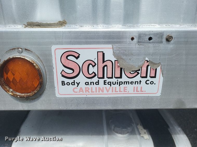 image for item EJ7947 2013 Volvo VNL grain truck