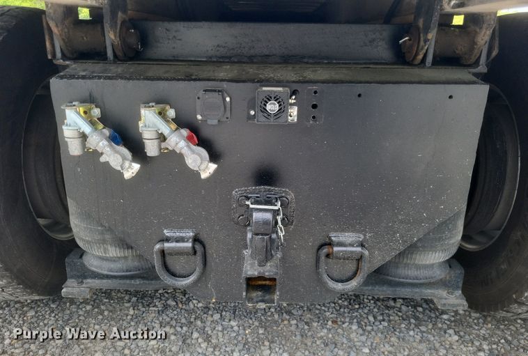 image for item EJ7947 2013 Volvo VNL grain truck