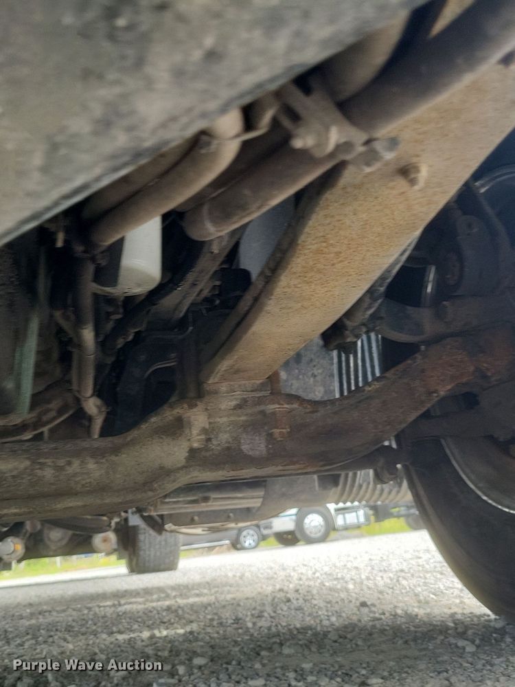 image for item EJ7947 2013 Volvo VNL grain truck