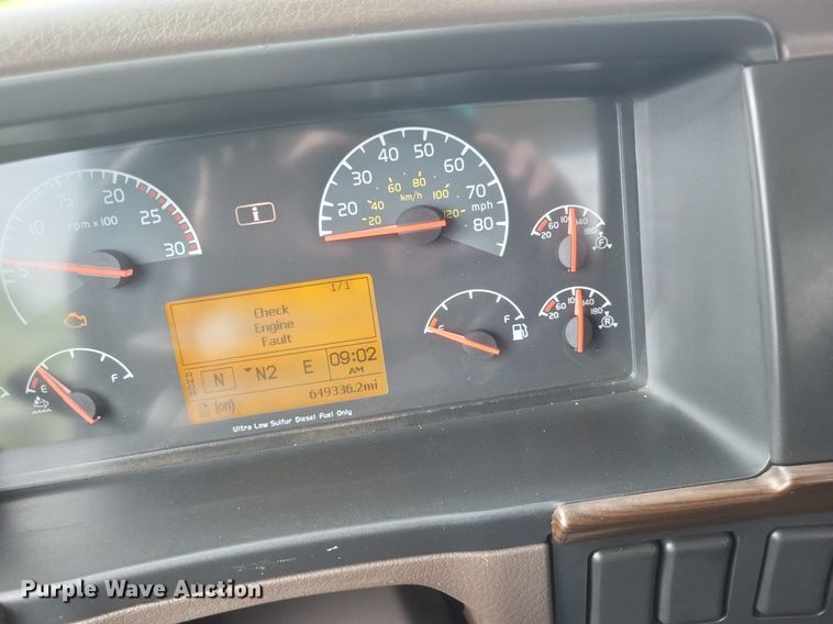 image for item EJ7947 2013 Volvo VNL grain truck