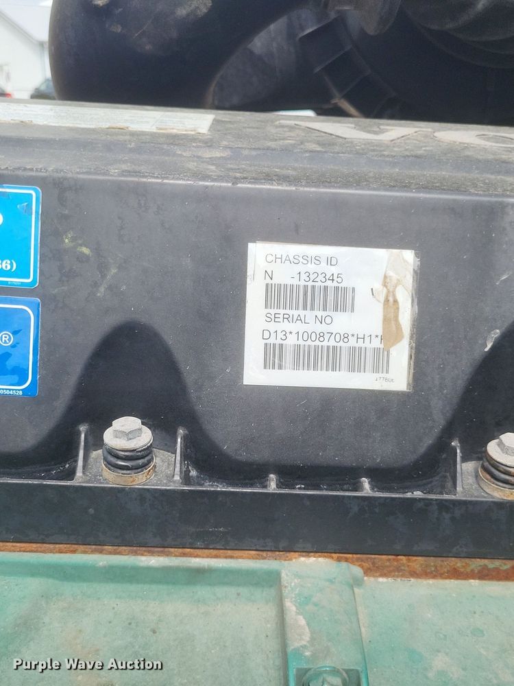 image for item EJ7947 2013 Volvo VNL grain truck