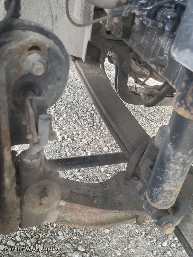 image for item EJ7947 2013 Volvo VNL grain truck