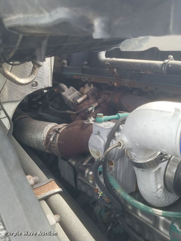 image for item EJ7947 2013 Volvo VNL grain truck